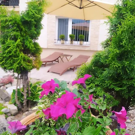 Апартаменты Karin